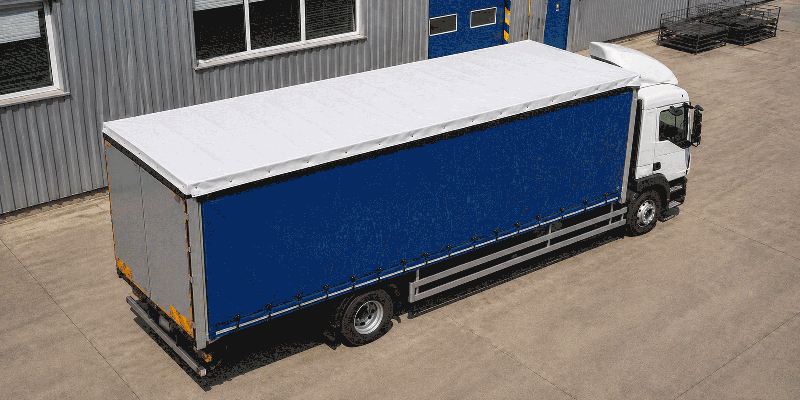 Curtainsider roof for a truck or trailer 7