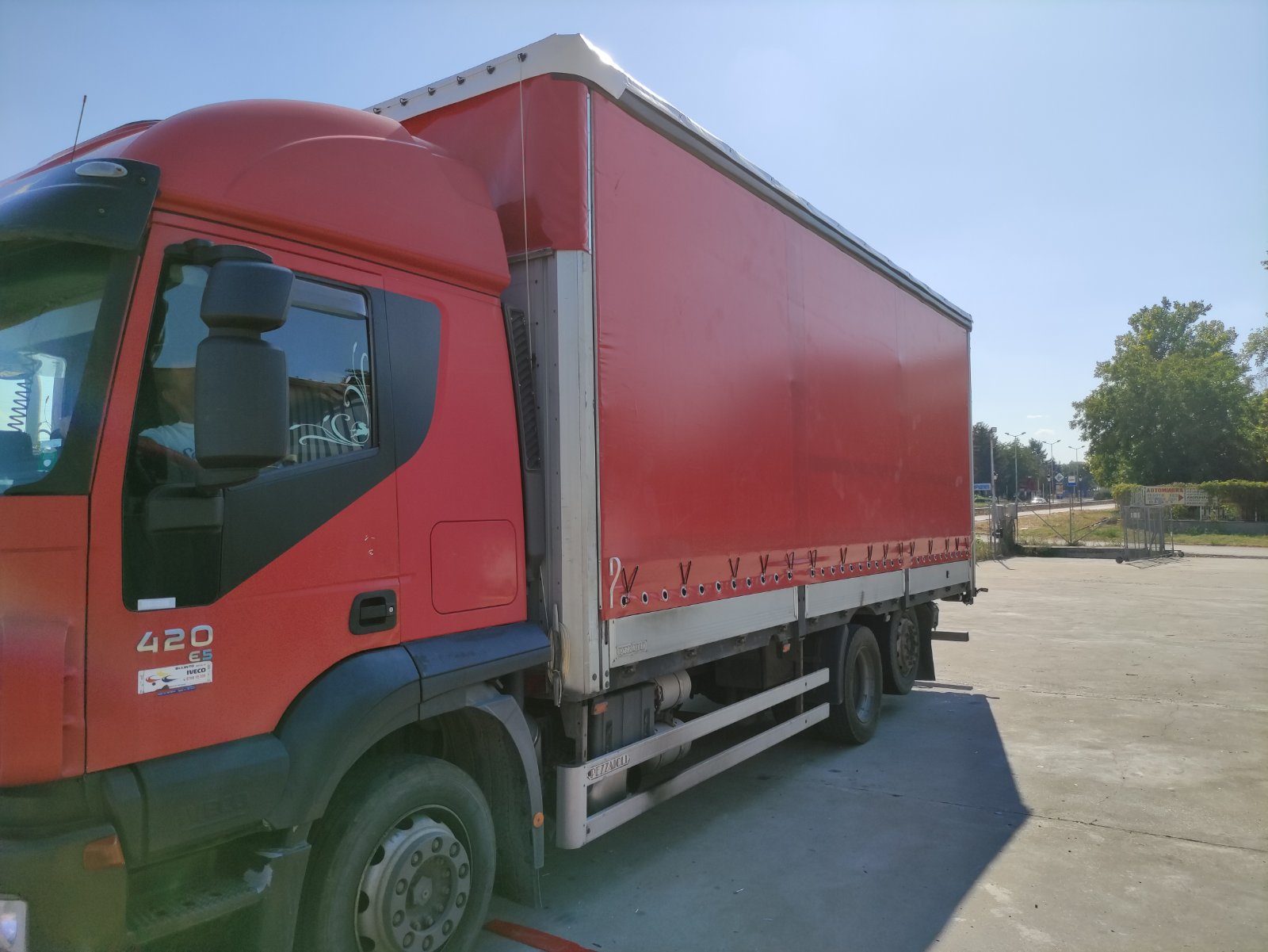 Curtainsider sides with flaps 2