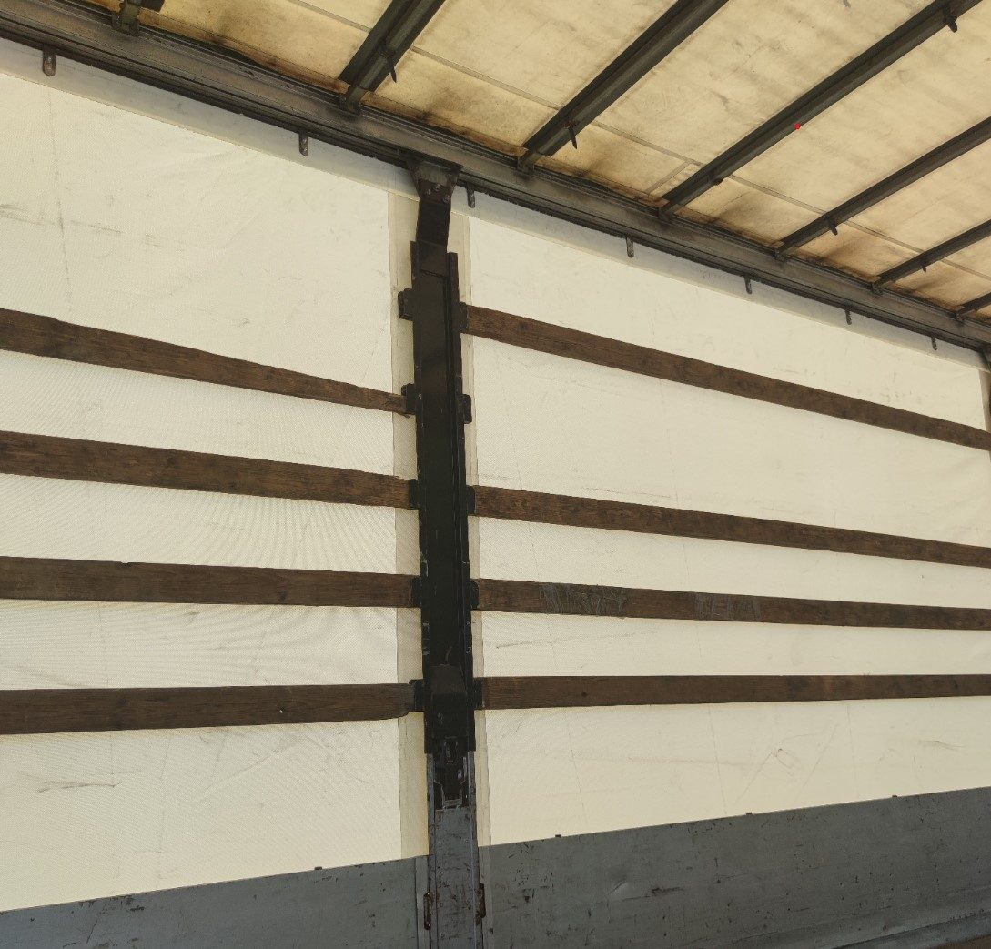 Curtainsider sides with flaps 3