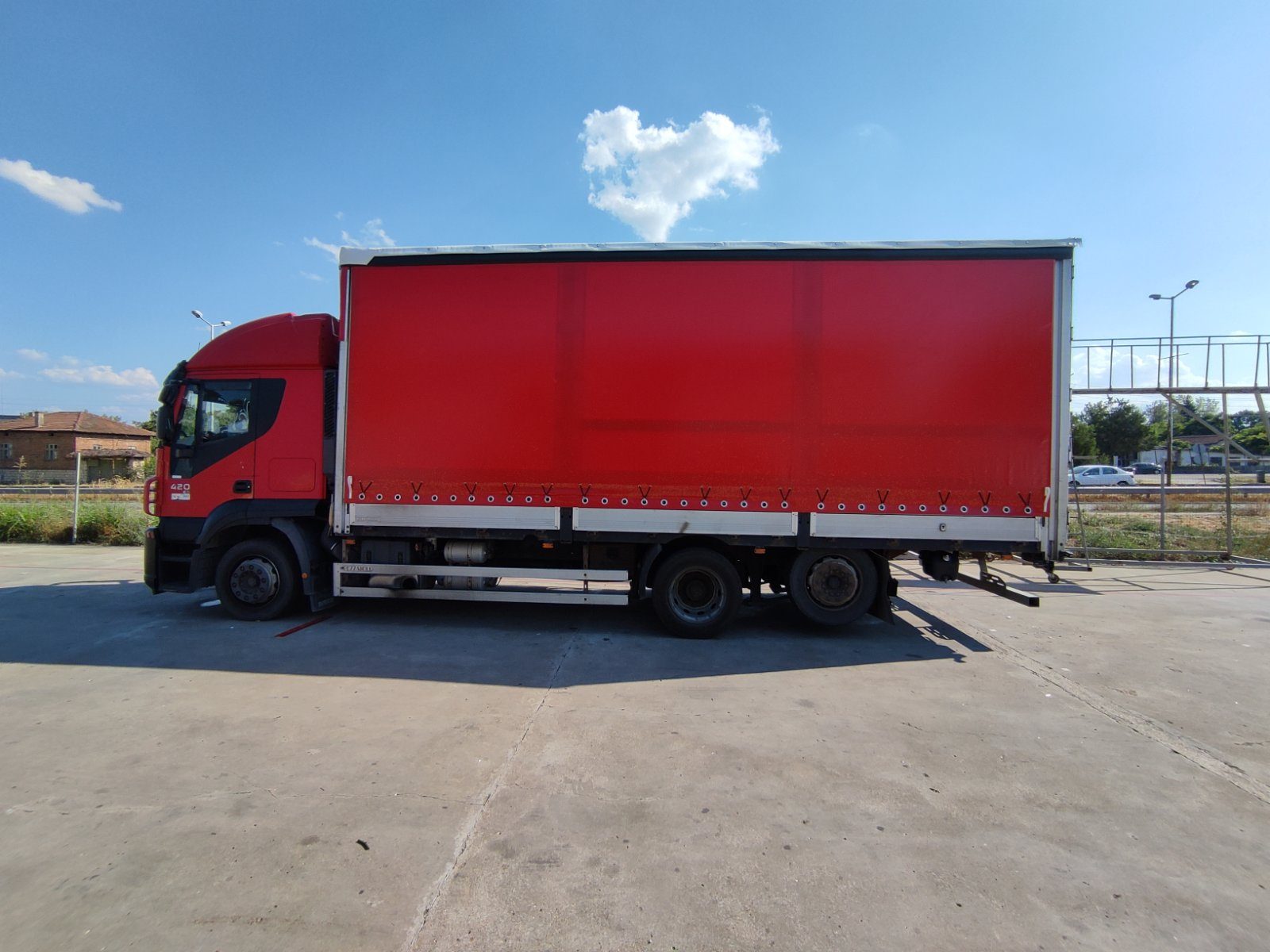 Curtainsider sides with flaps 6