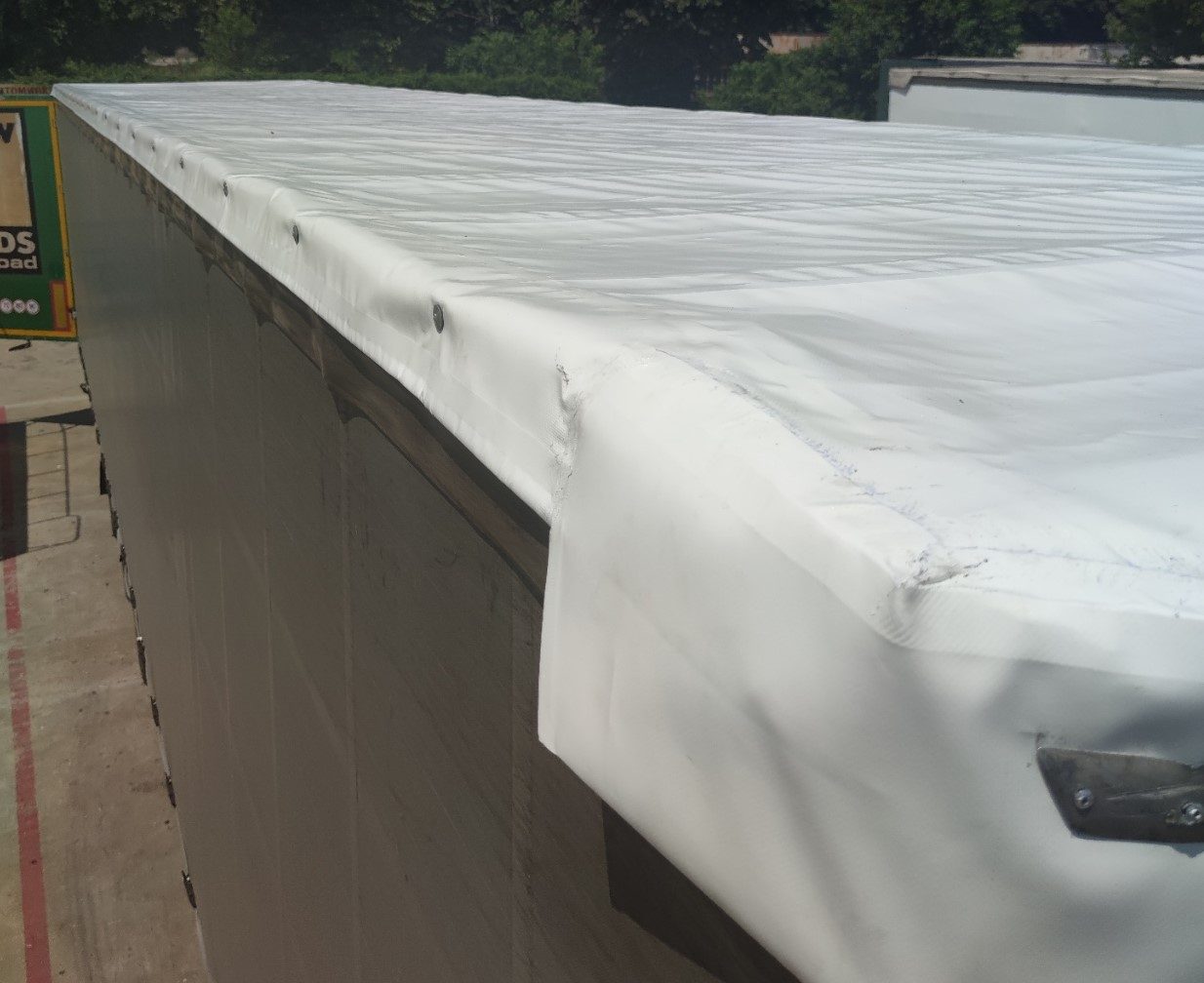 Curtainsider roof for a truck or trailer 2