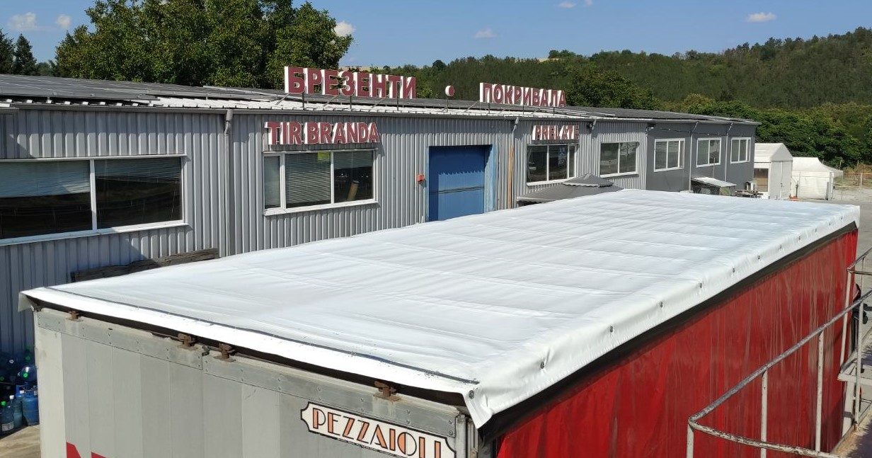 Curtainsider roof for a truck or trailer 3